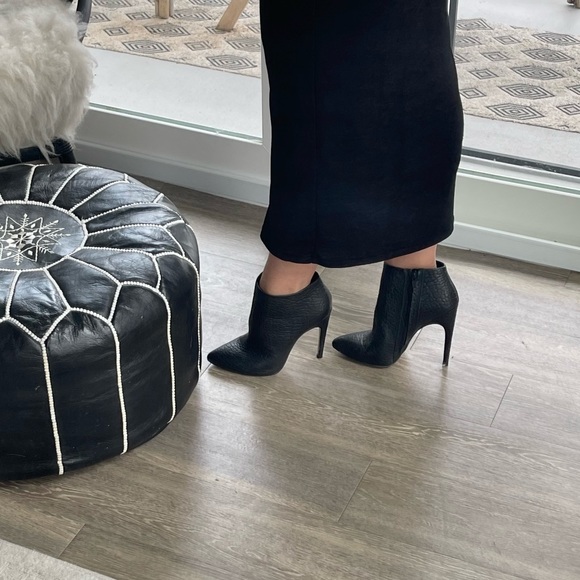 Sexy and Timeless Genuine Leather Aldo Booties - Picture 2 of 5